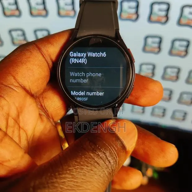 Samsung Galaxy Watch 6 LTE 40mm Black + Case and Screen Protector · Photo 2
