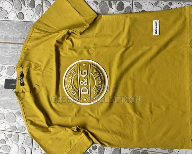 Original and Colorful Round Neck T-Shirt · Photo 1