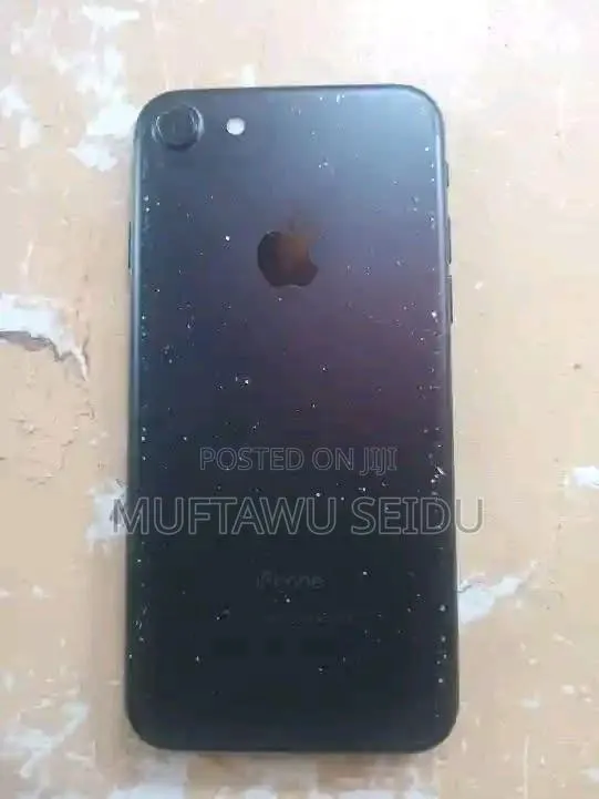 Apple iPhone 7 32 GB Black · Photo 1