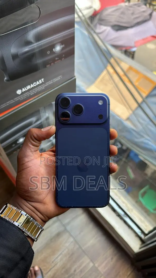 Apple iPhone 17 Pro Max 256 GB Blue · Photo 1
