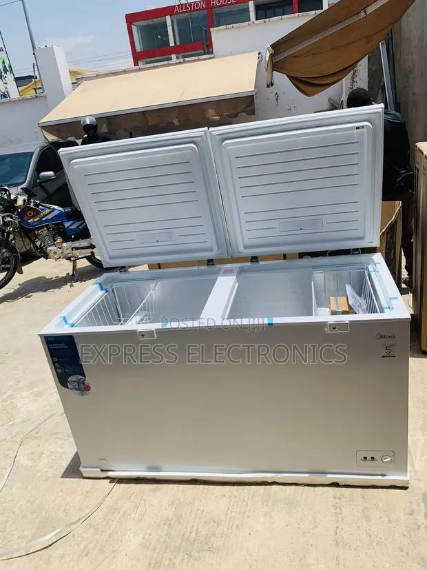 Spectacular Performance Chest Two Door Midea White 508lb · Photo 1