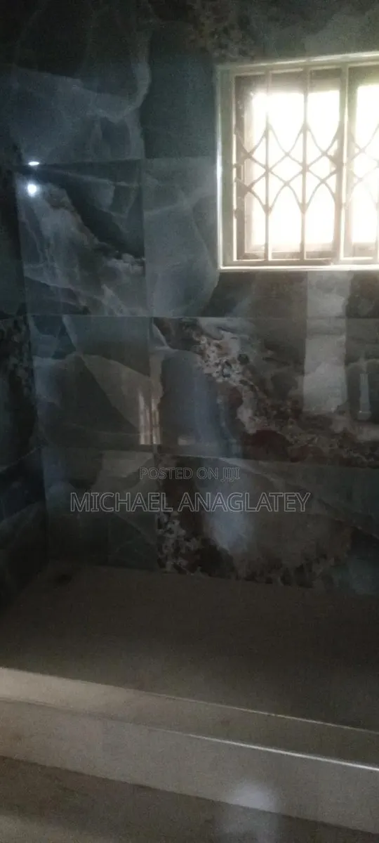 Professional Tile Layer Man · Photo 1