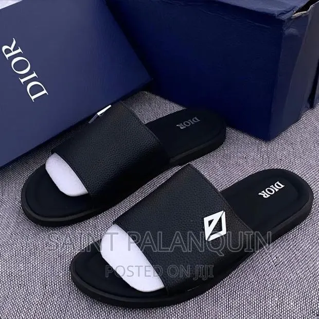 DIOR Quality Slippers · Photo 1