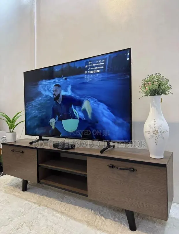 5 Feet Laminated Tv Stand · Photo 1