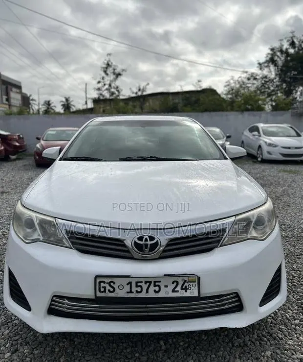 Toyota Camry 2014 White · Photo 1