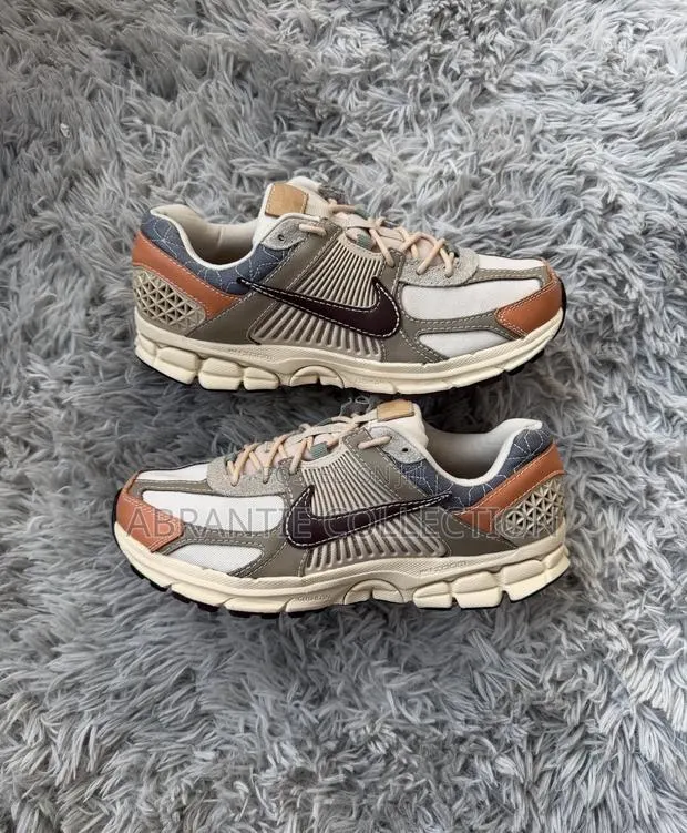 Nike Zoom Vomero 5 Trainers · Photo 1