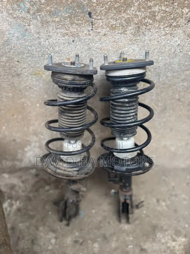 Toyota Yaris IA Front Shocks Original Home Used · Photo 1