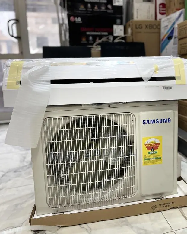 Brand New Samsung 2.0hp Non Inverter Air Conditioner(White)Remote · Photo 1