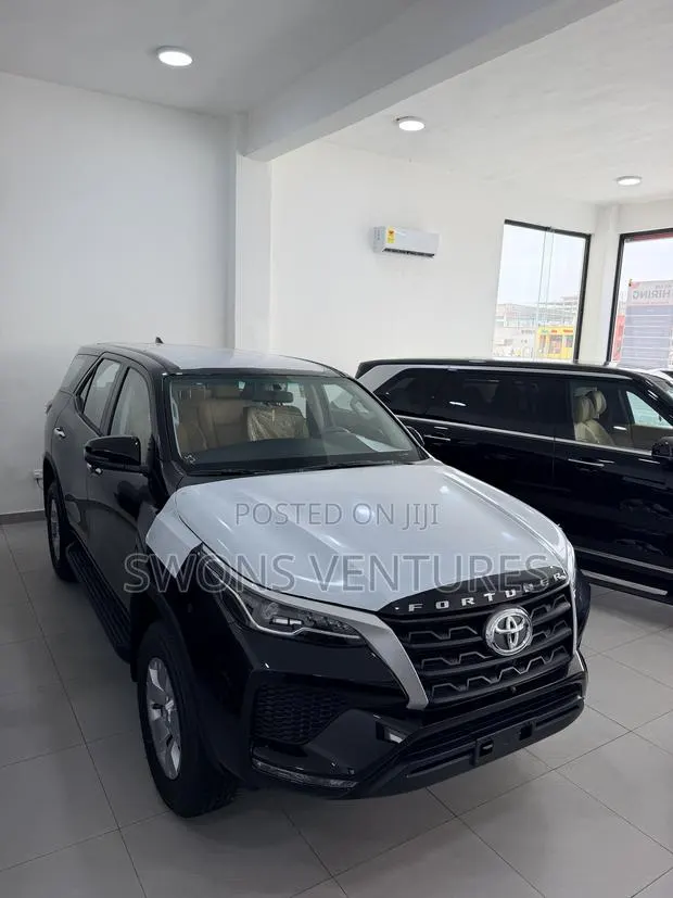 New Toyota Fortuner 2025 Black · Photo 1