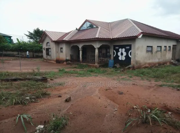 5bdrm House in Brother K Estate, Kumasi Metropolitan for sale · Photo 1