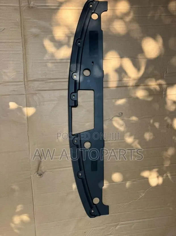 Ford Explorer 2015-2016 Radiator Upper Cover · Photo 1