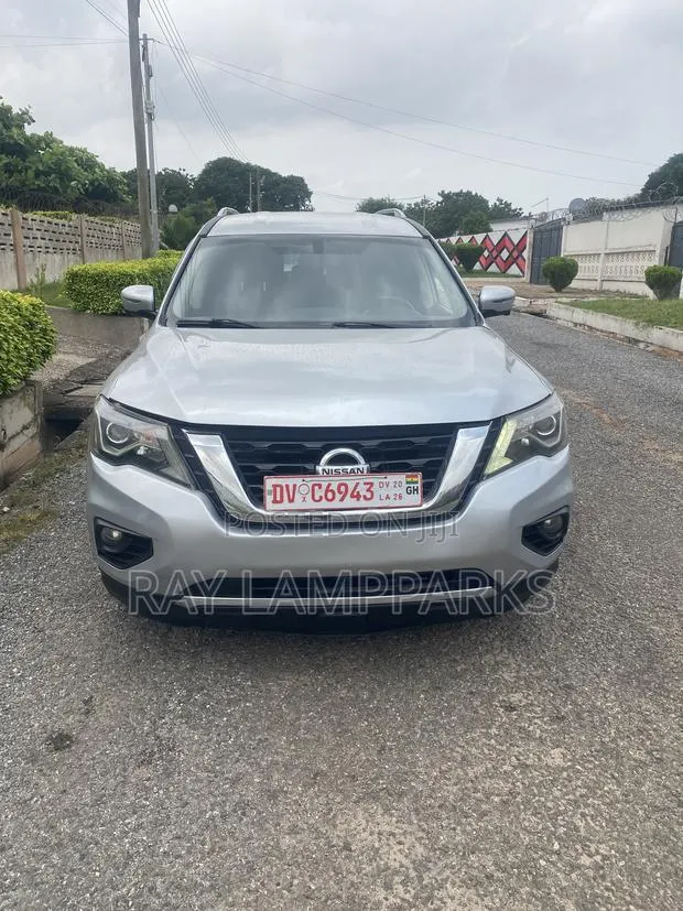 Nissan Pathfinder 2017 Silver