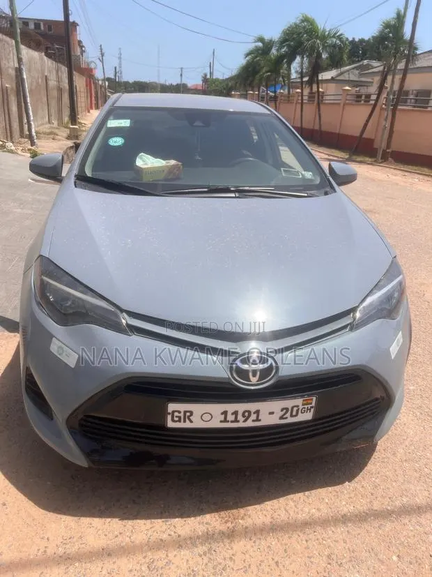 Toyota Corolla 2018 Gray · Photo 1
