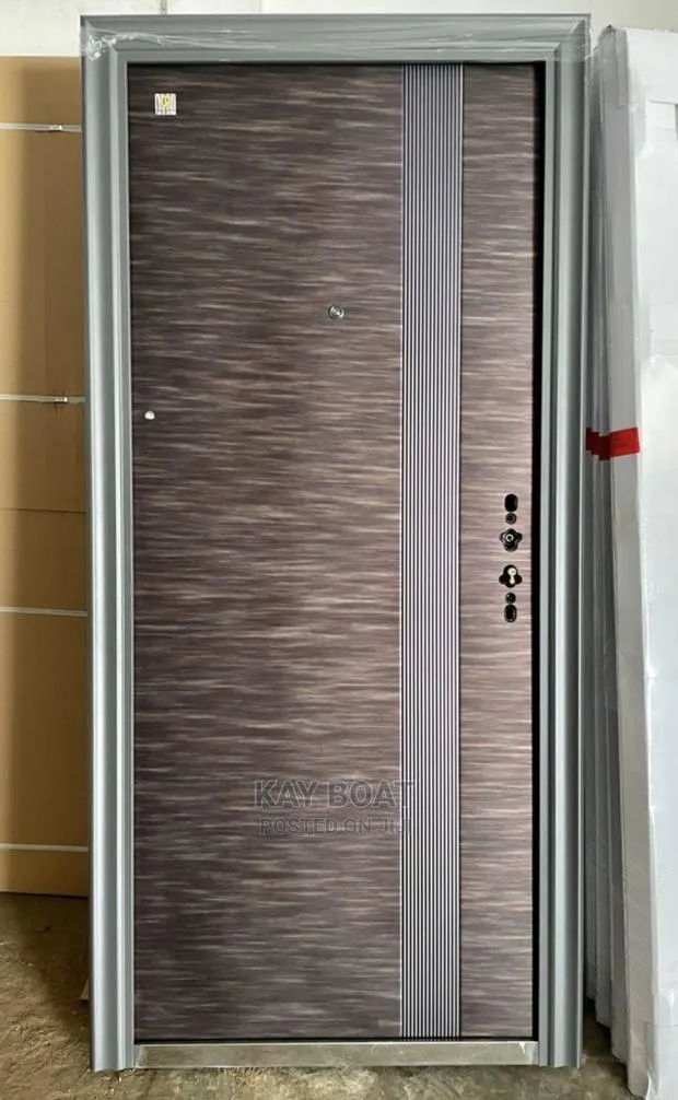 Astute Door · Photo 1