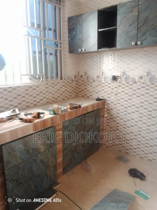 Kitchen Cabinets With 3 Drawers · Photo 1