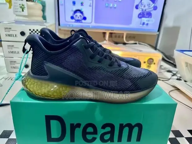 Sneakers for Active Sports · Photo 1