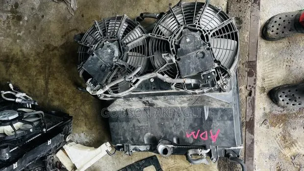 Toyota Hiace Radiator and Fan · Photo 1