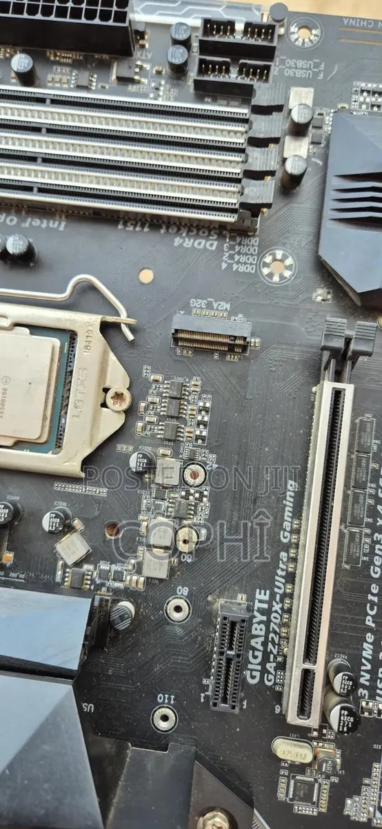 Gigabyte GA-Z270X-Ultra Gaming ATX · Photo 1