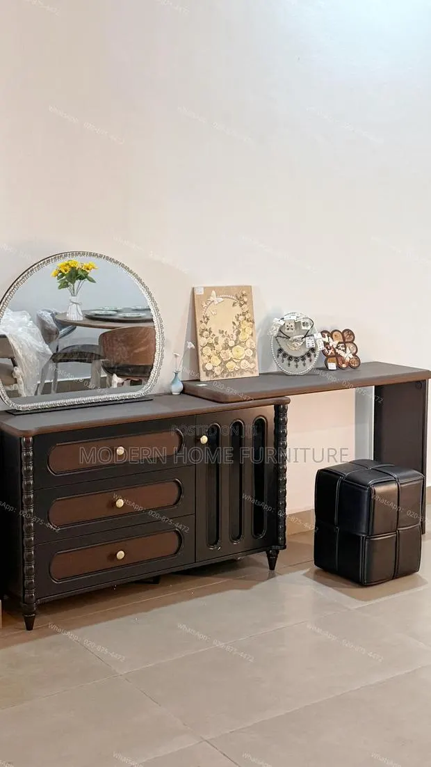 Vintage Luxury Dressing Table | Timeless Elegance · Photo 1