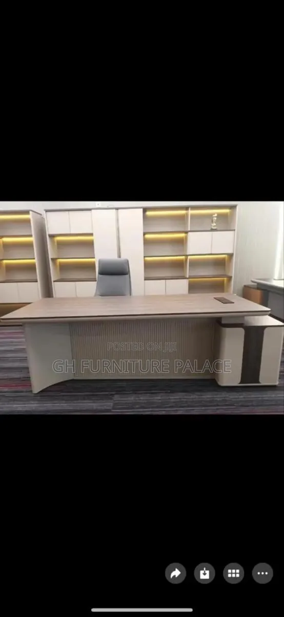 Executive Office Desk For Directors · Photo 1