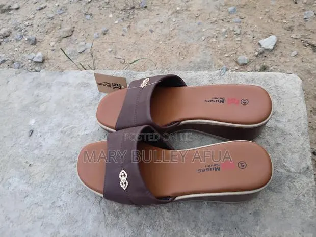 Women Shoe · Photo 1