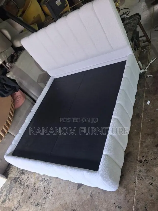 Modern Queensize Bed Frame · Photo 1