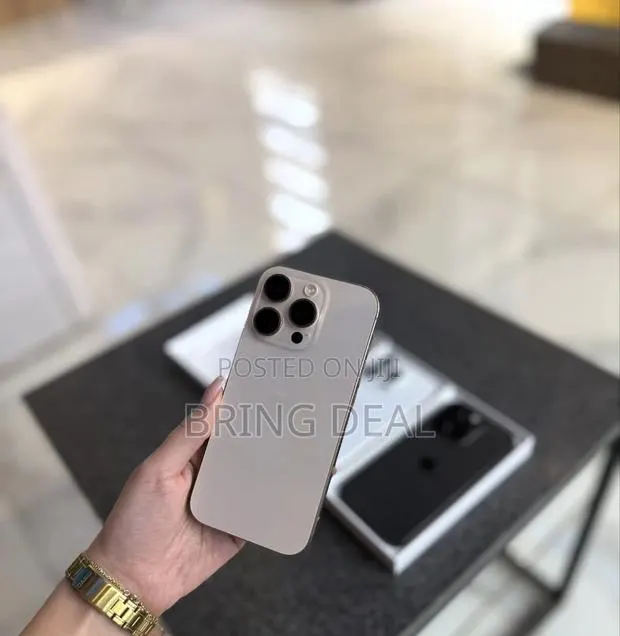 Apple iPhone 16 Pro Max 512 GB Gold · Photo 1