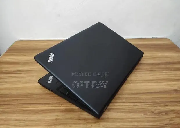Laptop Lenovo ThinkPad E575 16GB AMD Ryzen 7 SSHD (Hybrid) 256GB · Photo 1