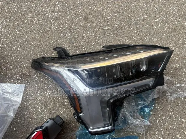 Toyota Tundra Headlight 2023 2024 2025 · Photo 1