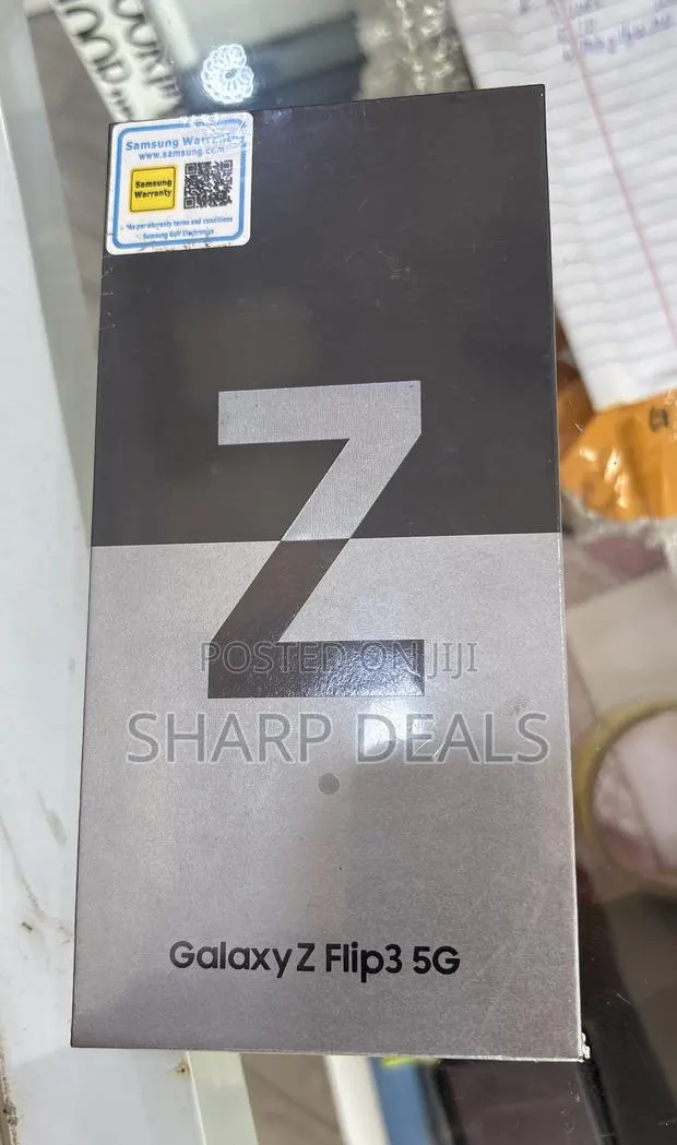 New Samsung Galaxy Z Flip3 5G 256 GB Black · Photo 1