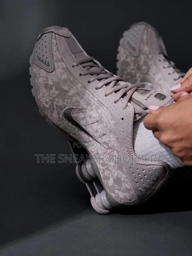 Nike Shox R4 - Light Army / Cobblestone Grey · Photo 1