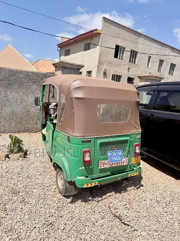 Bajaj 2026 Green · Photo 1
