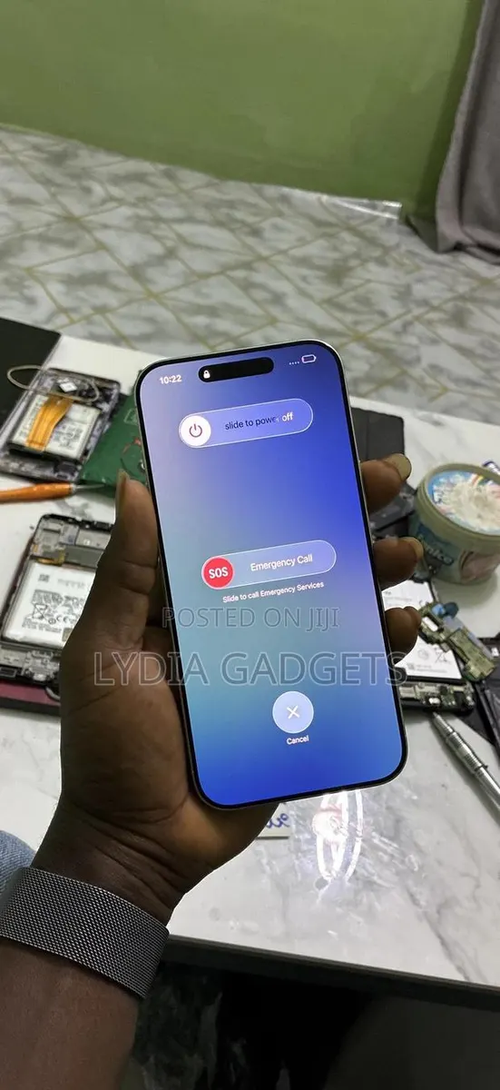 Apple iPhone 16 Pro Max 256 GB White · Photo 1