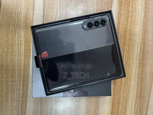 New Samsung Galaxy Z Fold4 256 GB Gray · Photo 1