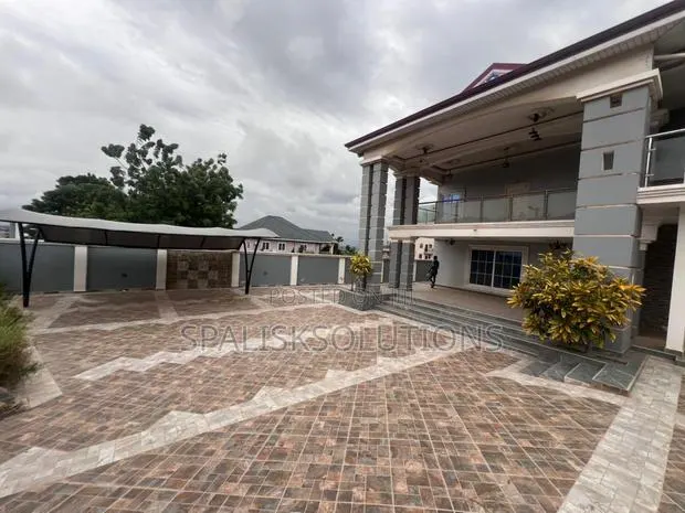 Furnished 8bdrm House in Kasoa for sale · Photo 1