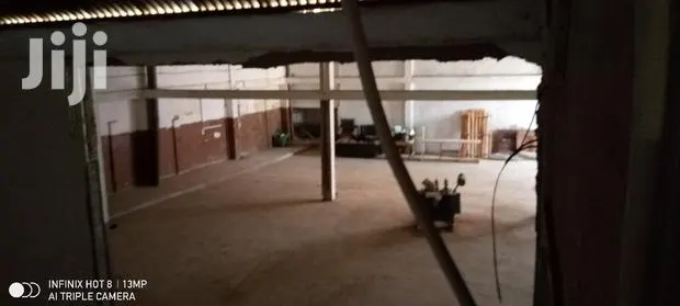 800SQM WAREHOUSE With 3units 2bedrooms at Achimota · Photo 1