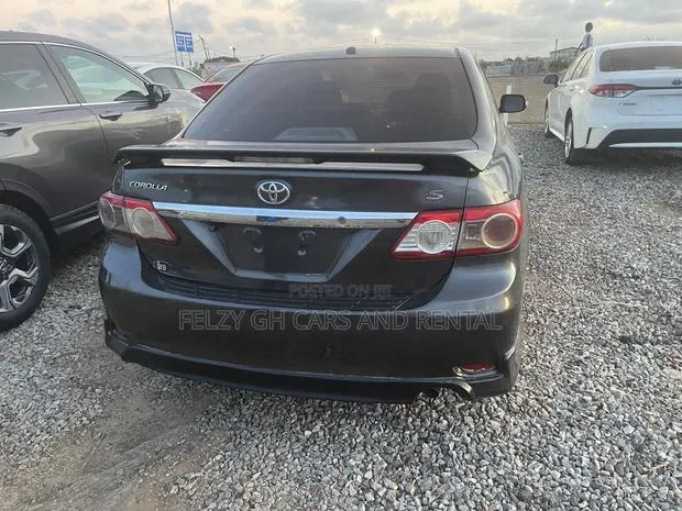 Toyota Corolla S 4dr Sedan (1.8L 4cyl 4A) 2013 Gray · Photo 1
