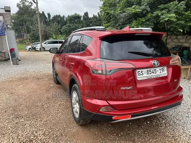 Toyota RAV4 2016 Red · Photo 2