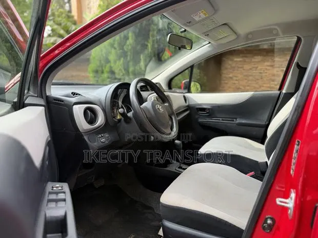 Toyota Vitz 1.3 AWD 5dr 2013 Red · Photo 1