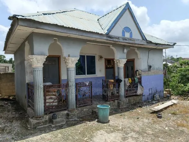 6bdrm House in Kenyasi Nwamasi., Kumasi Metropolitan for sale · Photo 1
