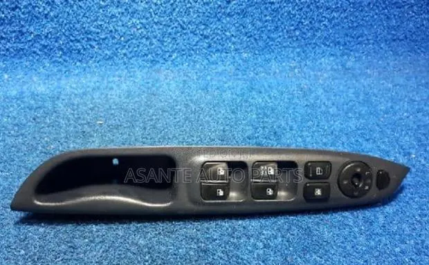 Hyundai Accent 2007-2011 Door Switch · Photo 1