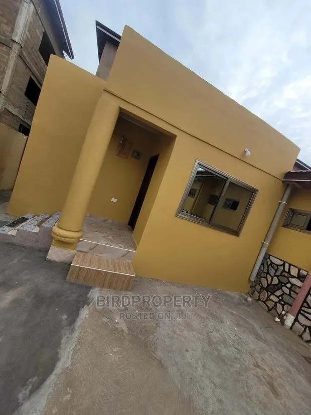 1bdrm Room & Parlour in Birdproperty, Little Roses Area for rent