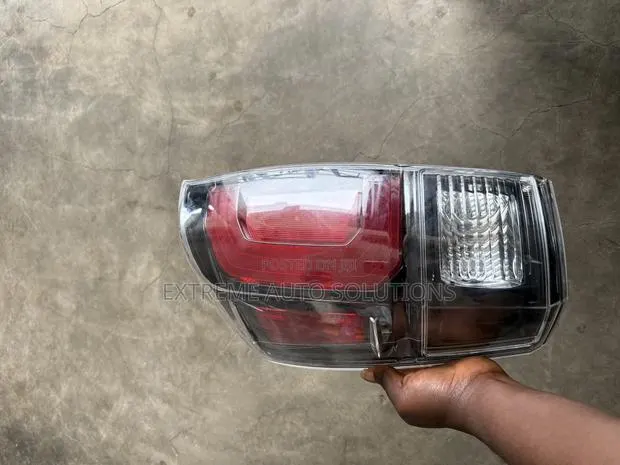 Toyota Tacoma 2016 2017 2018 2019 2020 2021 Taillight · Photo 1