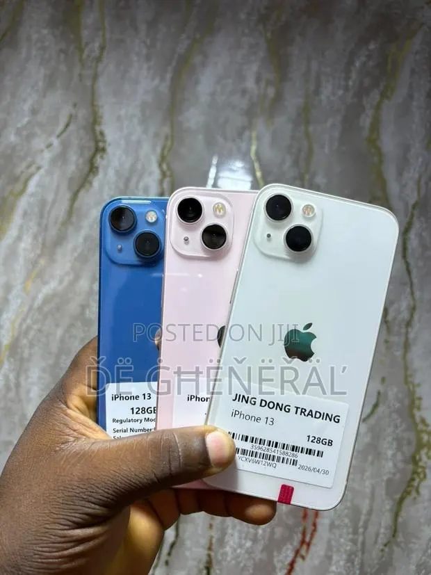 Apple iPhone 13 128 GB · Photo 1