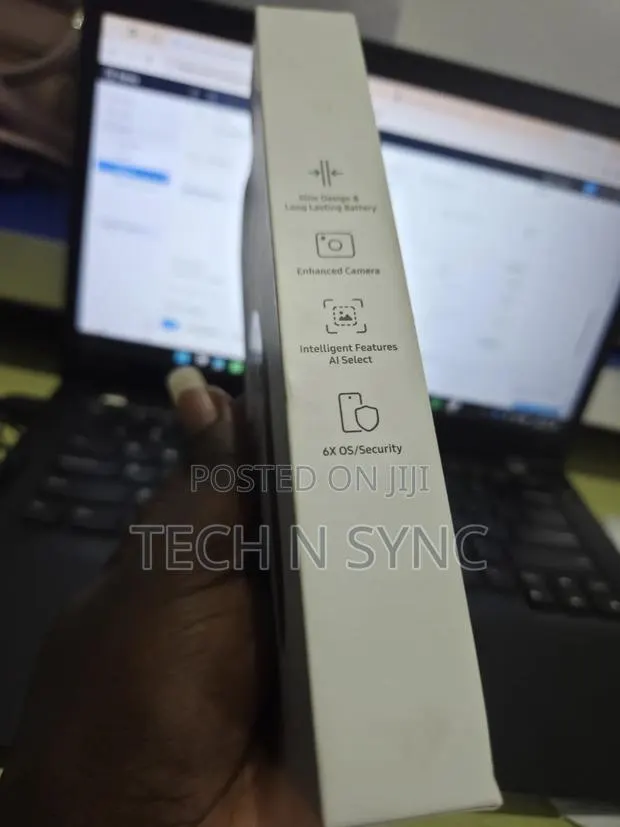 New Samsung Galaxy A37 256 GB White · Photo 3