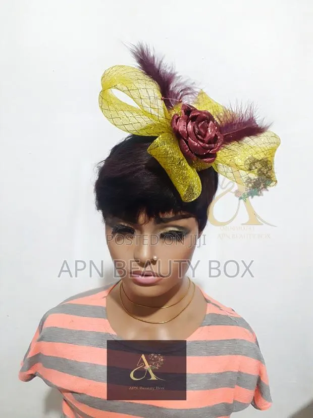 Fascinator · Photo 1