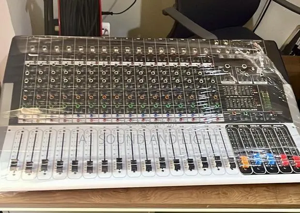 Yamaha Kv-160 Professional Audio Mixer · Photo 1