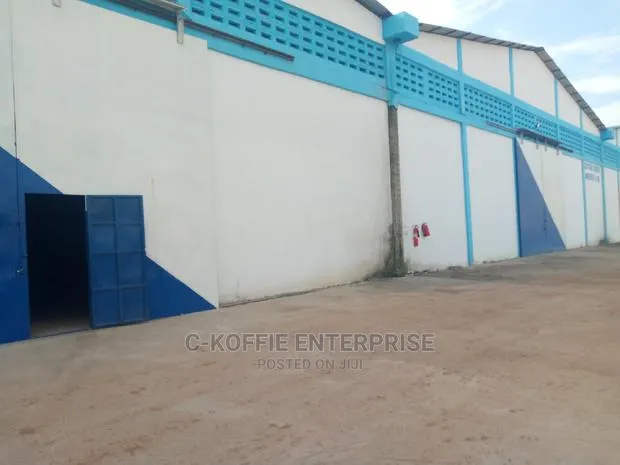 Warehouse for Sale at Achimota · Photo 1