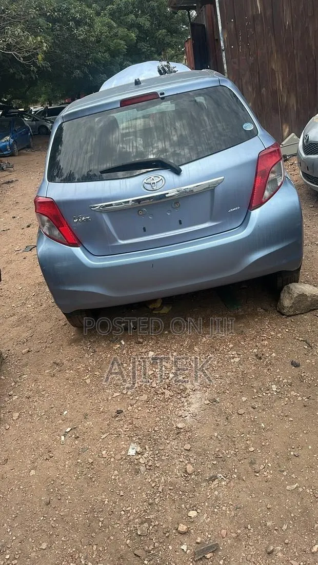 Toyota Vitz 2012 Gray · Photo 1
