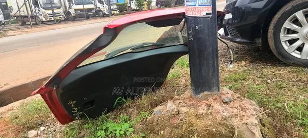 Yaris/Vitz Boot · Photo 1
